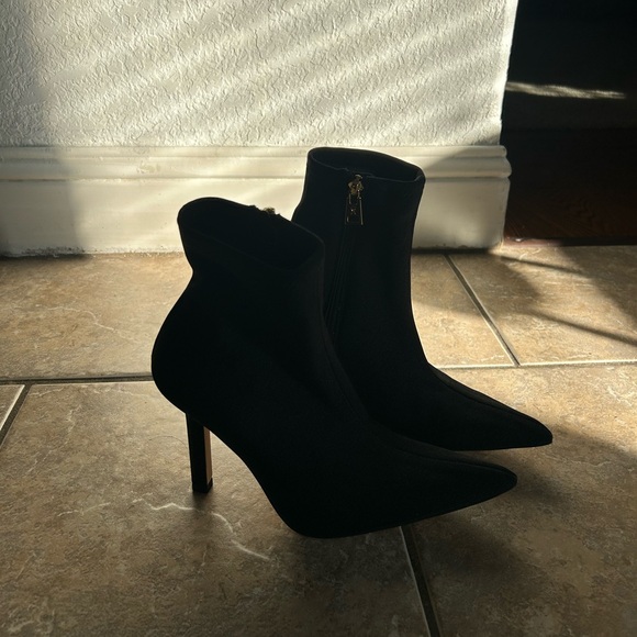 NWOT Good American Pointed Toe Heel Booties Sz 6.6 - Picture 2 of 6